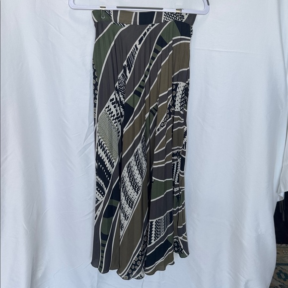 Zara Pleated Skirt - Small - Picture 5 of 5